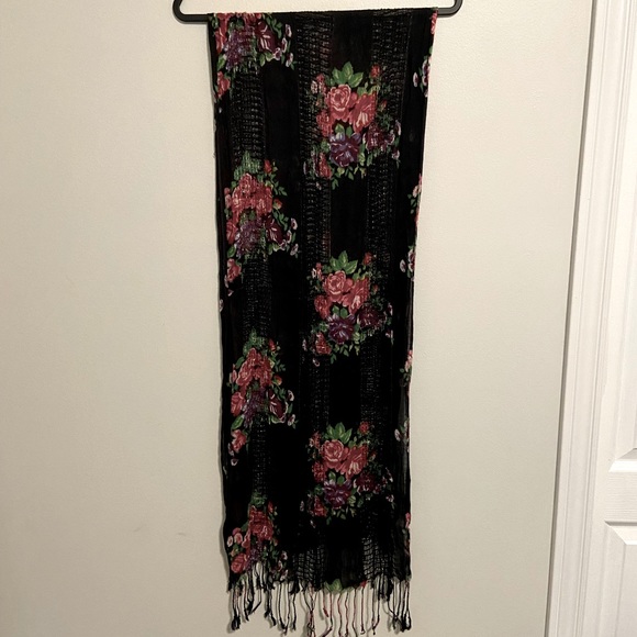 Light Weight Black Floral Scarf - Picture 4 of 4